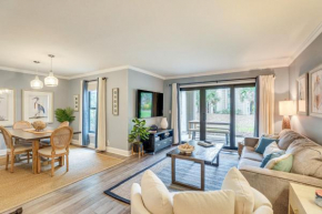 Seabrook Island Condo about Half-Mi to Beach!